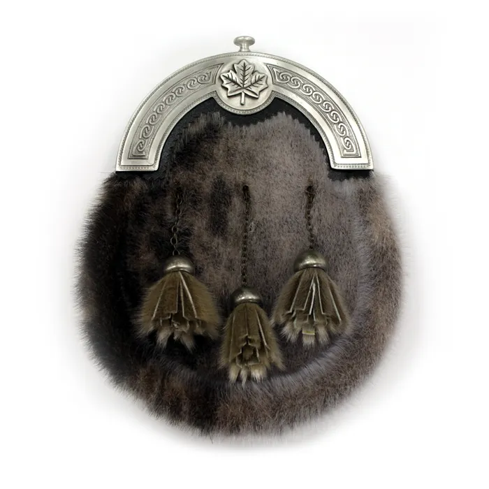 William E Scott Necklaces Maple Leaf Seal Skin Full Dress Sporran